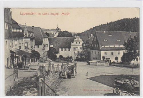 Lauenstein im sächs. Erzgebirge. Markt gelaufen am 27.7.1910. Leichte Flecken Rückseite, sonst gut erhalten.