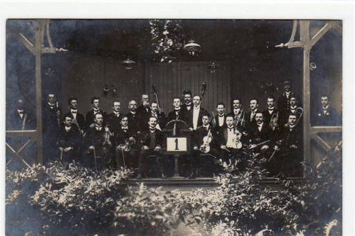 Bad Rothenfelde, seltene Echtfotokarte, ein Orchester gelaufen, mit Marke und Stempel von 1910. leichte Abschürfungen, leicht stockfleckig, sonst gut erhalten