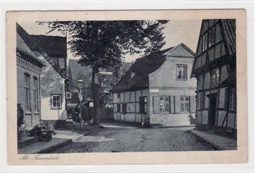 Lübeck-Travemünde Lübeck Alt - Travemünde mit Straßenansicht gelaufen, 1927. Leicht stockfleckig, leichter Bug oben links, sonst gut erhalten