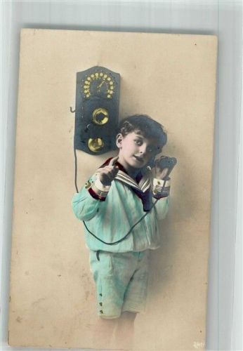 1914 Kleiner Junge im Matrosenanzug am Fernsprecher