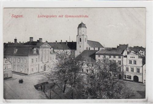 Sagan / Zagan - Kreis Sprottau / Szprotawa. Ludwigsplatz Gymnasialkirche ungelaufen Leichte Abdrücke an den Ecke n vom Album. Rückseite leicht fleckig, sonst gut erhalten