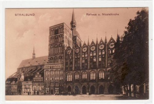 Stralsund Stralsund mit Rathaus und Nikolaikirche. Karte beschrieben. Top Erhaltung.