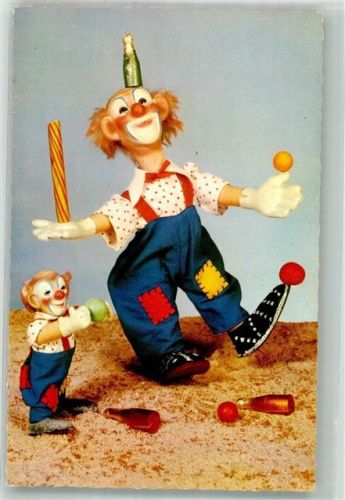Zwei jonglierende Clownspuppen