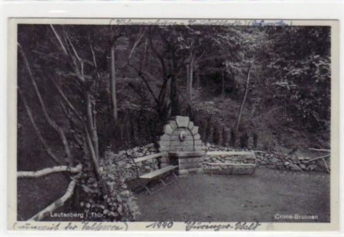 Leutenberg Leutenberg i. Thür. mit Crone - Brunnen gelaufen von 1940 kleiner Knick unten links, Ecken mit Albumabdrücken, sonst gut erhalten.