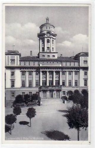 Zeulenroda Zeulenroda mit Rathaus gelaufen von 1935 kleiner Knick unten rechts, leichter Stempeldurchdruck, sonst gut erhalten.