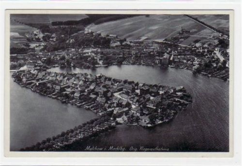 Malchow i. Mecklenburg mit Orig. Fliegeraufnahme. Ungelaufen. Wurde beschrieben, sonst gut erhalten.