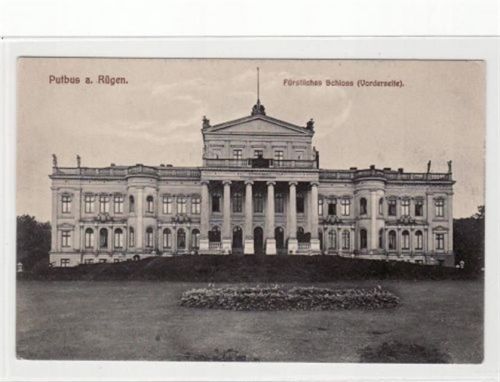 Putbus Putbus a. Rügen mit fürstlichen Schloss Vorderseite ungelaufen An den Ecke n leichte Abdrücke vom Album. Gute Erhaltung.