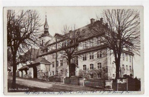 Jöhstadt mit Schule gelaufen von 1929 kleiner Knick unten links und rechts, leicht fleckig, sonst gut erhalten