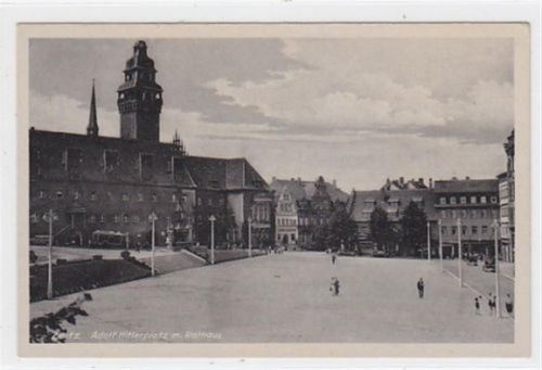 Zeitz Zeitz. Adolf Hitlerplatz mit Rathaus ungelaufen Gute Erhaltung. WK II