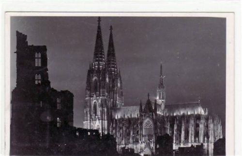 Köln Stadt Köln mit Dom in der zerstörten Stadt bei Nacht gelaufen von 1950. Gute Erhaltung.