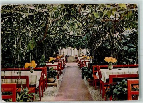 Lorch Cafe Muckensee Aussenveranda Tisch mit Blumenvasen