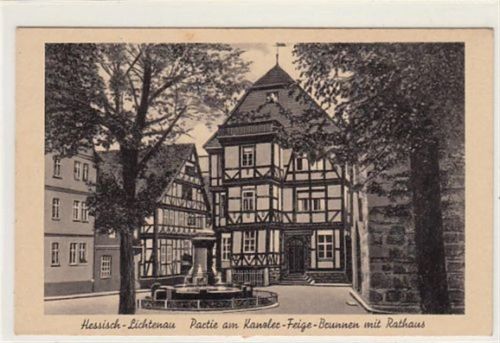 Hessisch Lichtenau Hessisch - Lichtenau. Partie am Kanzler - Feige - Brunnen mit Rathaus gelaufen, 1945.Gute Erhaltung.