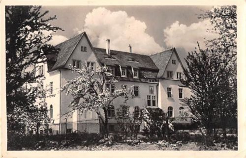 Wernau am Neckar. Jugendhaus St. Antonius gelaufen kleiner Knick unten rechts, sonst gut erhalten