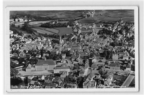 Selb, Bayerische Ostmark. Originale Fliegeraufnahme mit Kirche gelaufen kleiner Knick oben in der Mitte und unten rechts, sonst gut erhalten