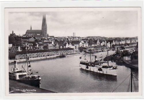 Lübeck Lübeck mit Hafenpartie und Kirche. ungelaufen frankiert. Gute Erhaltung.