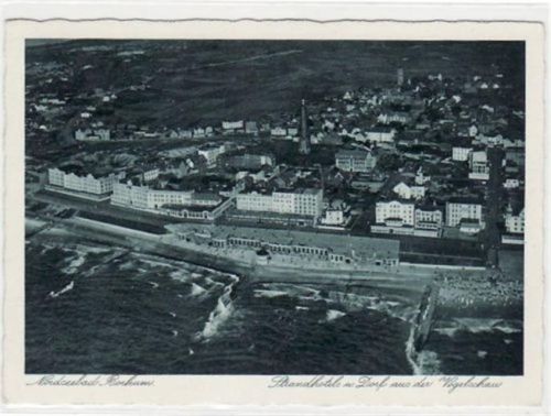 Borkum Borkum mit Strandhotel u. Dorf aus der Vogelschau ungelaufen Gute Erhaltung.