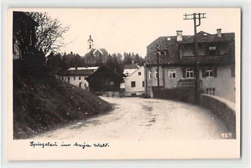 Spiegelau im Bayerischen Wald. Blick auf die Kirche ungelaufen Gute Erhaltung.