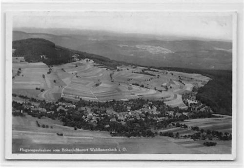 Waldkatzenbach im Odenwald. Totalansicht, Flugzeugaufnahme gelaufen. Gute Erhaltung.