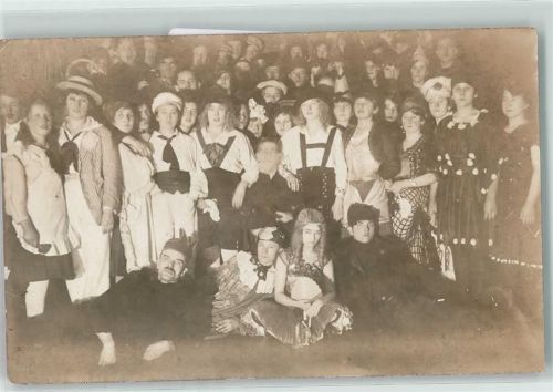 Gruppe in Kostümen