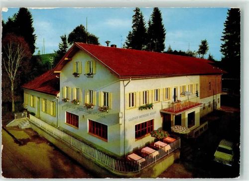Leuterschach Gasthaus Metzgerei Vogler Terrasse Auto