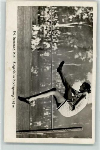 Frl. Sommer aus Kiel , Siegerin im Hochsprung Leichtathletik FOTO KEINE AK