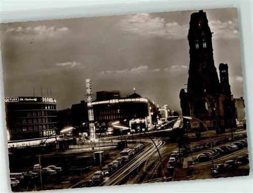 Charlottenburg Gedächtniskirche Hochhäuser mit Lichtwerbung Abendaufnahme