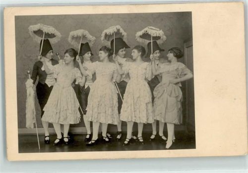 1933 Tanztruppe in Kostümen