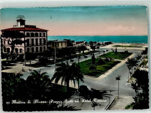 Marina di Massa Piazza Beffi ed Hotel Titteno