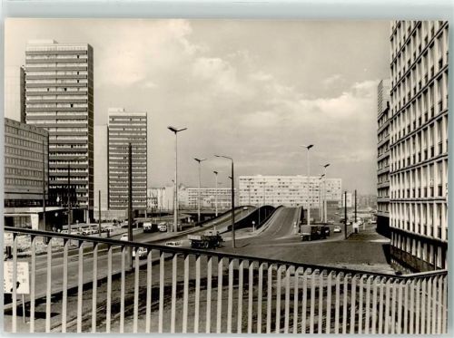 Halle Thälmannplatz Hochstraße Hochhäuser LKW