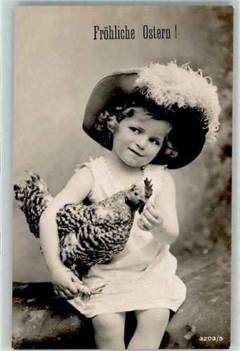 1915 Ostern Kind mit Federhut und Huhn Hahn im Arm AK