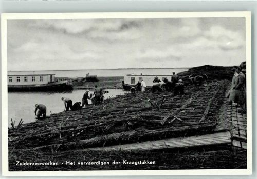 Harderwijk Zuiderzeewerken Het vervaardigen der Kraagstukken, Deiche , Landgewinnung AK