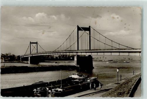 Homberg Neue Rheinbrücke Rhein Frachtschiffe