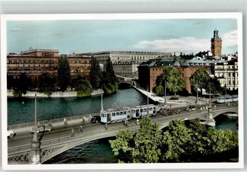 Stockholm Riksbanken Slottet och Storkyrkan Tram Auto Fahrrad Turm Schloss