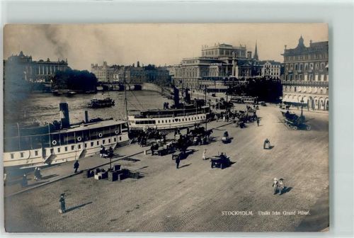 Stockholm Grand Hotel Schiff Kirche Autos Tram Straßenbahn Hafen