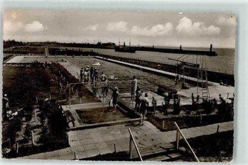 Brunsbüttelkoog Schwimmbad Sprungbrett Wasserrutsche Frachtschiff