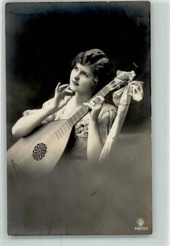1915 Frau Laute