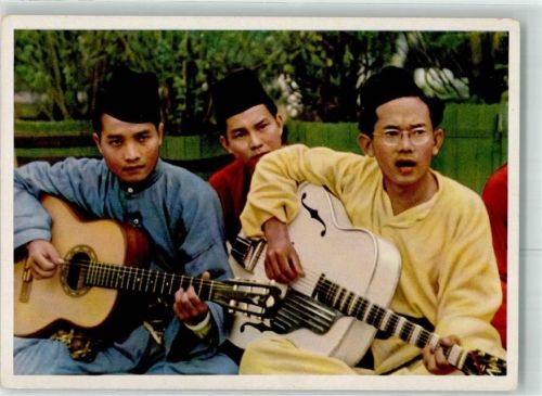 Kulturgruppe Die Jugend der Welt will Frieden Gitarren
