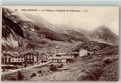 Pralognan-la-Vanoise Le Village et l Aiguille de Villeneuve Kirche Hotel