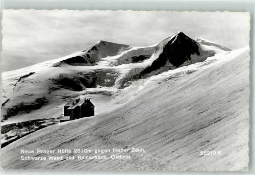Matrei Winter neue Prager Hütte gegen Hoher Zaun Schwarze Wand und Rainerhorn Hüttenstempel