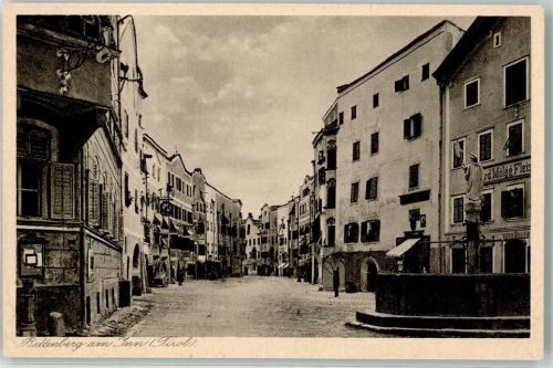 Rattenberg Dorfstraße mit Brunnen