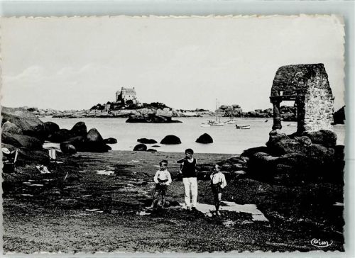 Perros-Guirec le Pont l Oratoire et le Chauteau de Coastaeres Ploumanac'h
