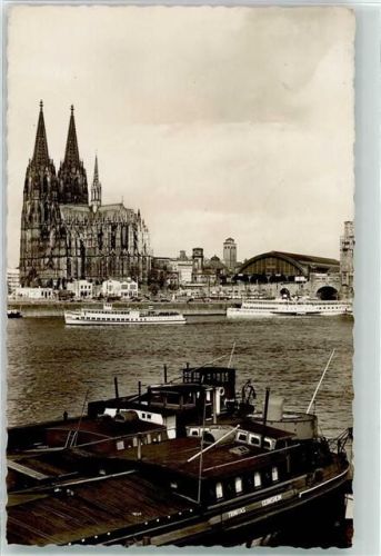 Köln Deutz 105 mit Blick a.d. Dom u. Dampferanlegestellen