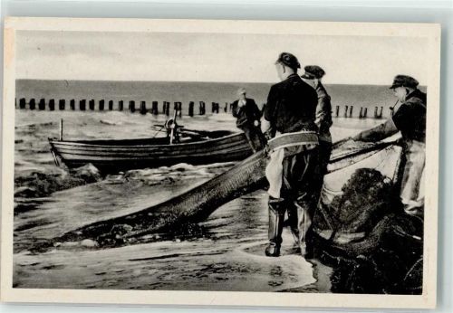 Graal-Müritz Fischer Pfeife beim Fischen