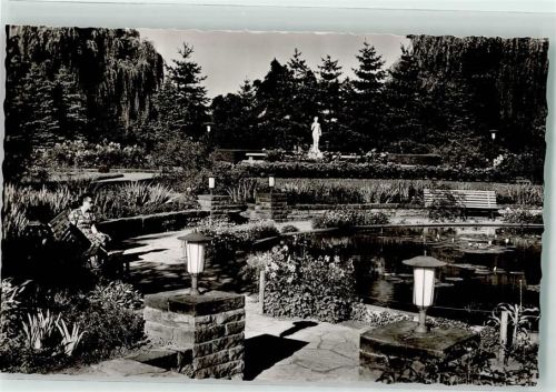 Zweibrücken Rosengarten mit Teich und Flora-Skulptur