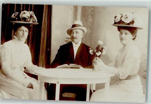Gaggenau 1909 Zwei Damen und ein Herr im Sonntagsstaat Ort lt. Stempel