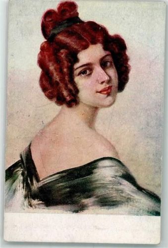 Rothaarige Frau mit hochgestecktem Haar