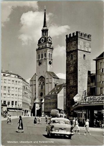München Löwenturm und Peterskirche Oldtimer