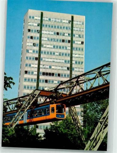 Wuppertal Schwebebahn mit Justizhochhaus