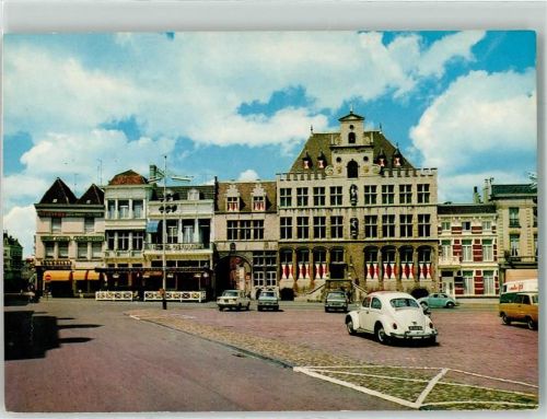 Bergen op Zoom VW Käfer Marktplatz Rathaus