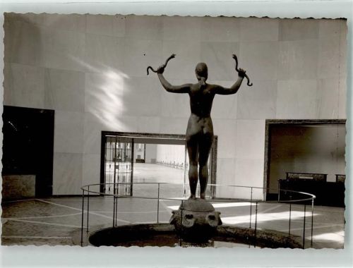 83646 W8170 Bad Tölz FOTO KEINE AK Wandelhalle Figur Statie Schlangen Ort handschriftlich Foto Original aus Archiv eines Ansichtskartenverlags